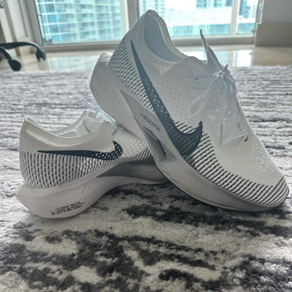 Nike Vaporfly 3 running shoes, new w no box.